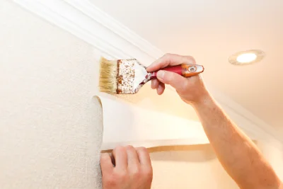 Pose de papier peint à Justiniac — revêtements muraux et toiles de verre
